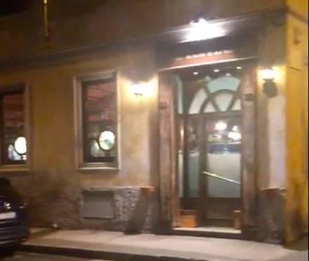 insegne accese bar ristoranti protesta