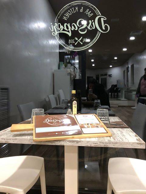 insegne accese bar ristoranti protesta