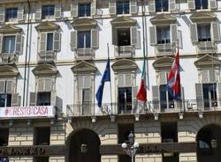 striscione resto a casa regione piemonte