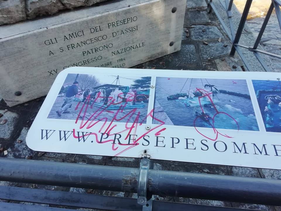 Insegne statua San Francesco 