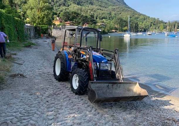 Pulizia spiagge a Castelveccana