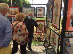 I quadri dell’assessore Favaron in beneficienza sul lungolago di Angera