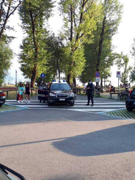 Carabinieri controllano il Lago Maggiore 