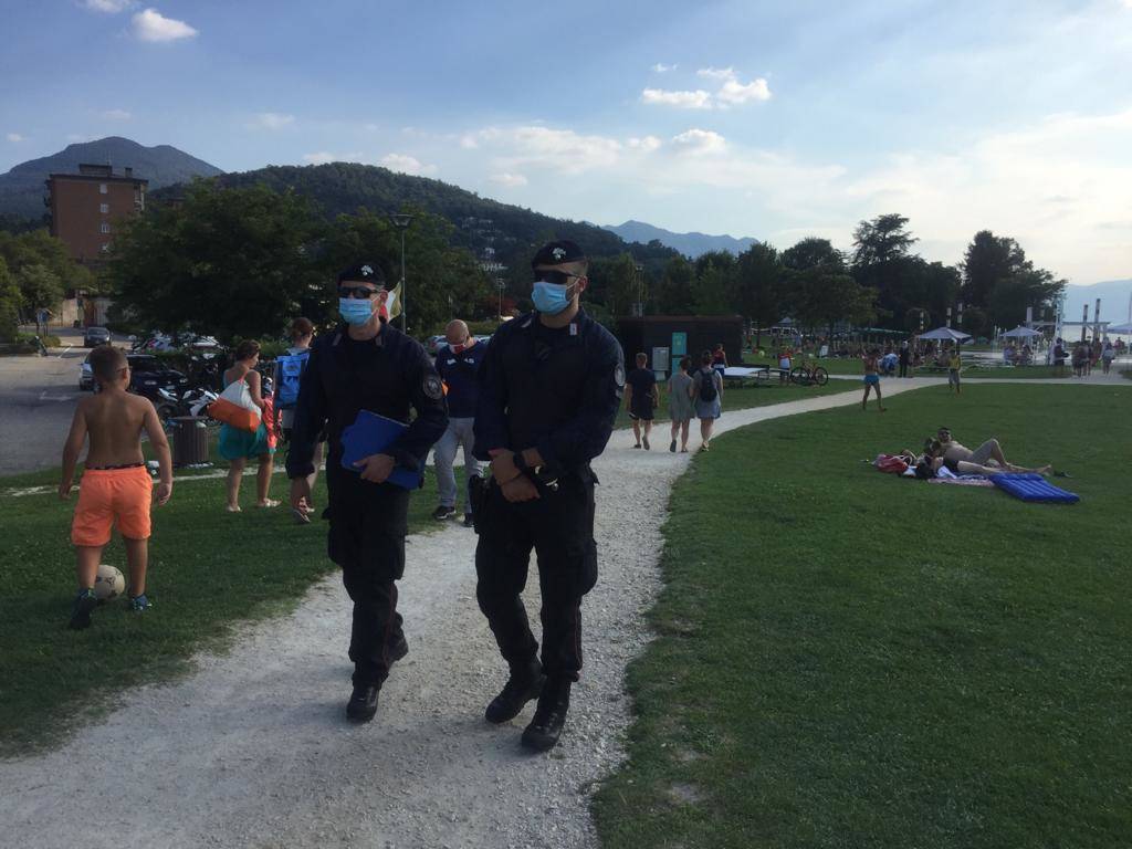 Carabinieri controllano il Lago Maggiore 