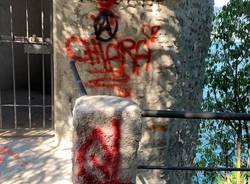 Scritte sui muri a Castelveccana 