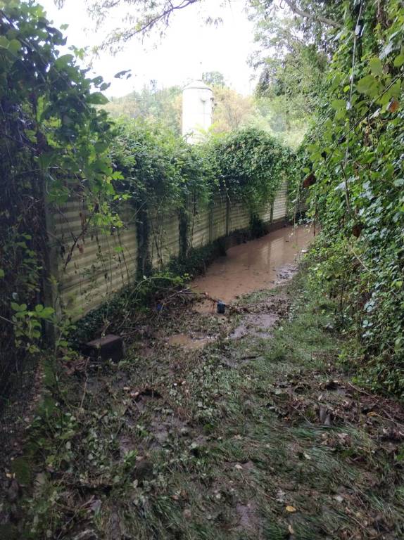 L'esondazione del Boesio all'altezza della conceria Fraschini di Brenta
