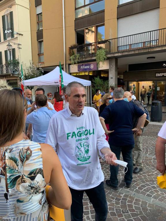 Paolo Grimoldi a Saronno: "Alle elezioni votate Fagioli". Doppio gazebo della Lega 