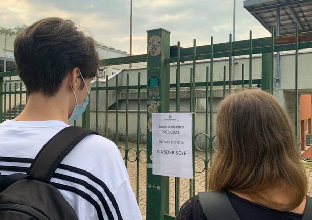 Primo giorno di scuola liceo Ferraris Varese