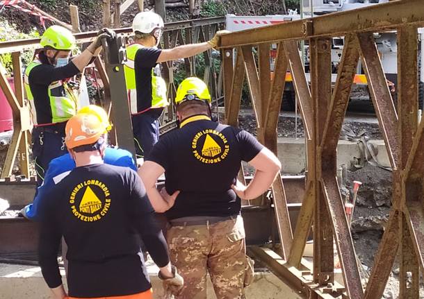 La posa del nuovo ponte di Curiglia