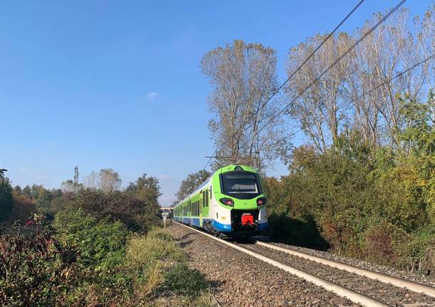 treno Donizetti tra Gallarate e Besnate