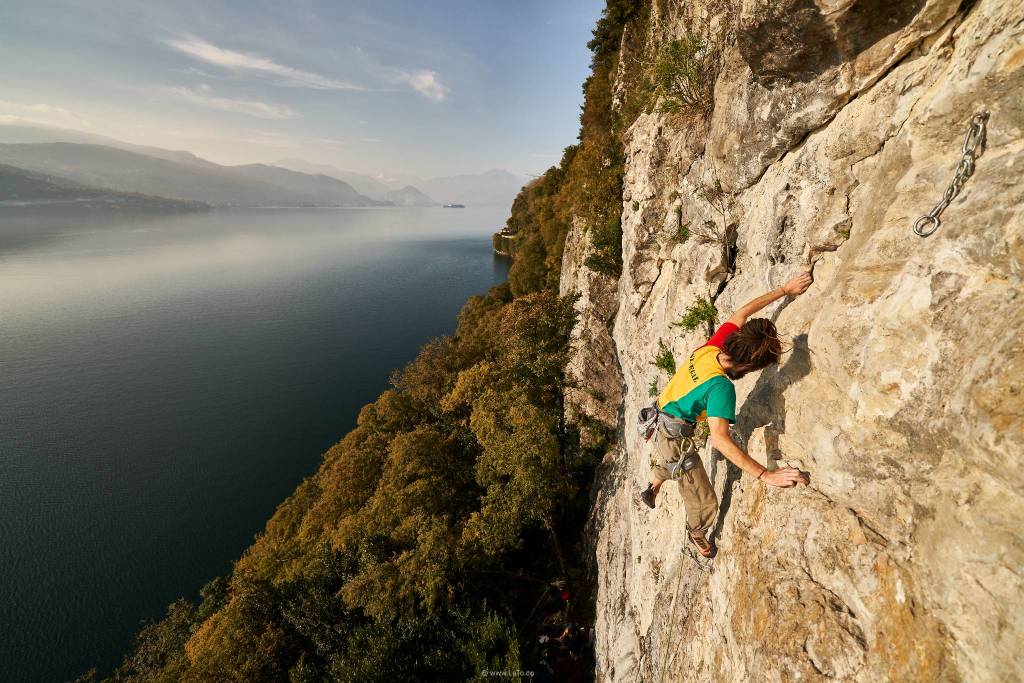 Sasso Ballaro, sospesi tra lago e cielo (foto di Tommaso Lamantia)