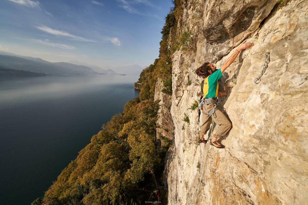 Sasso Ballaro, sospesi tra lago e cielo (foto di Tommaso Lamantia)