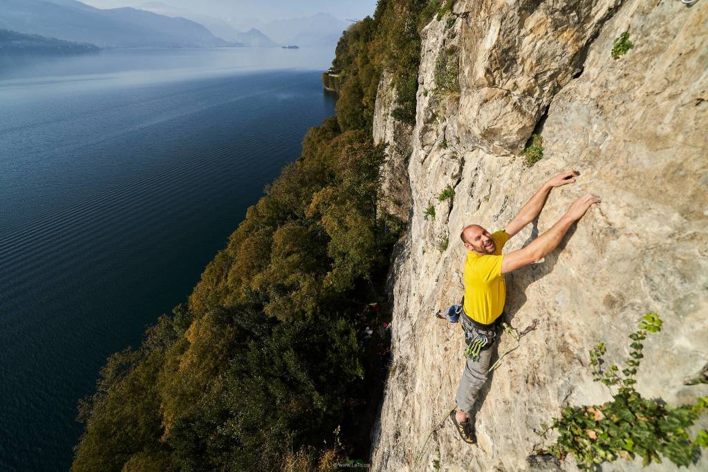 Sasso Ballaro, sospesi tra lago e cielo (foto di Tommaso Lamantia)