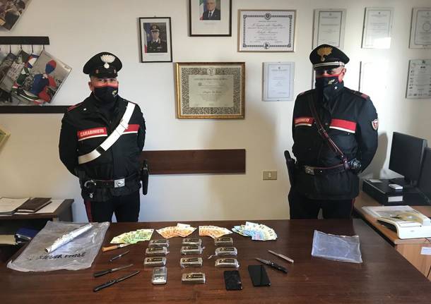 Verbania, due ventenni fermati con 1 kg di Hashish