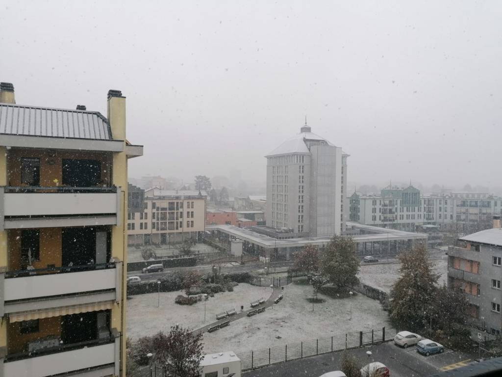 Basso Varesotto imbiancato dalla prima neve