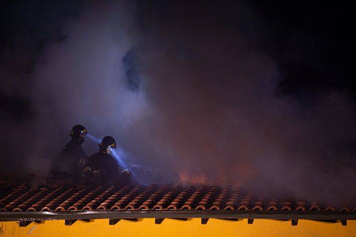 Incendio nella notte a Ispra