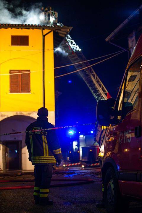 Incendio nella notte a Ispra