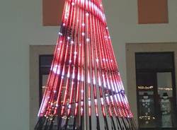 L'albero di Natale "smart" illumina Monvalle