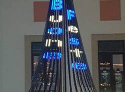 L'albero di Natale "smart" illumina Monvalle