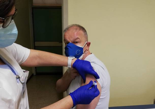 I primi vaccinati all’ospedale di Varese