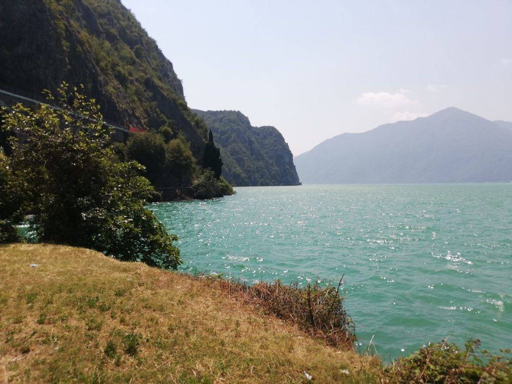 Dal Lago Maggiore al Lago di Garda a piedi e in bici: il viaggio di Davide