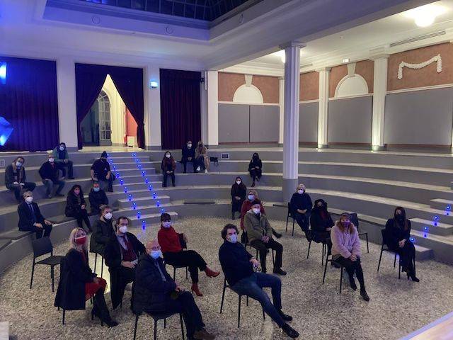 Luci accese in teatro