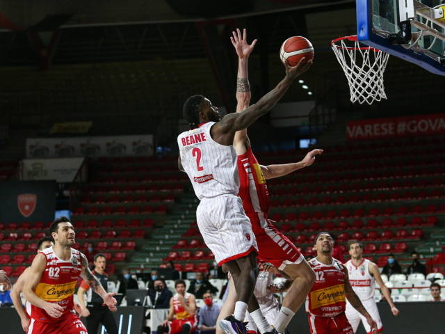 Openjobmetis Varese - Carpegna Prosciutto Pesaro 81-68