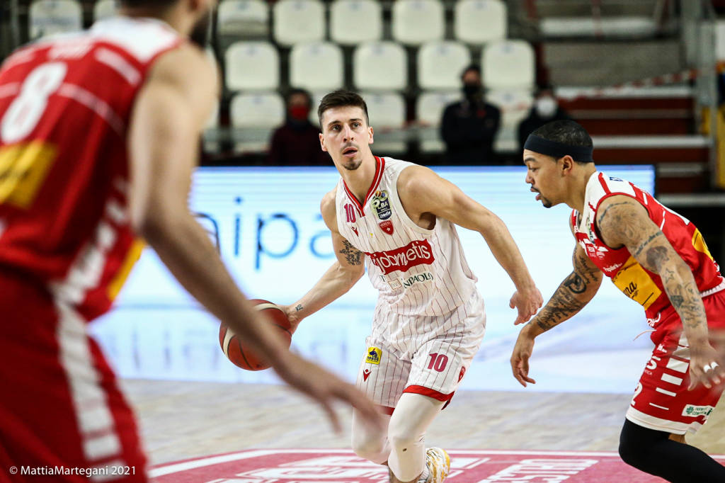 Openjobmetis Varese - Carpegna Prosciutto Pesaro 81-68