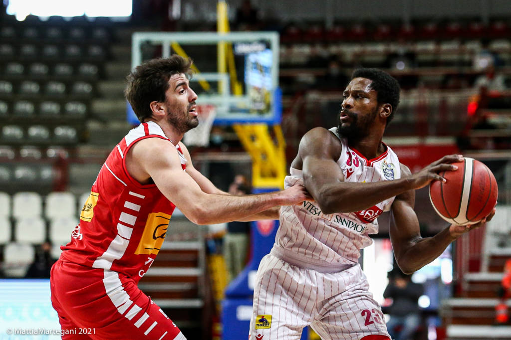 Openjobmetis Varese - Carpegna Prosciutto Pesaro 81-68
