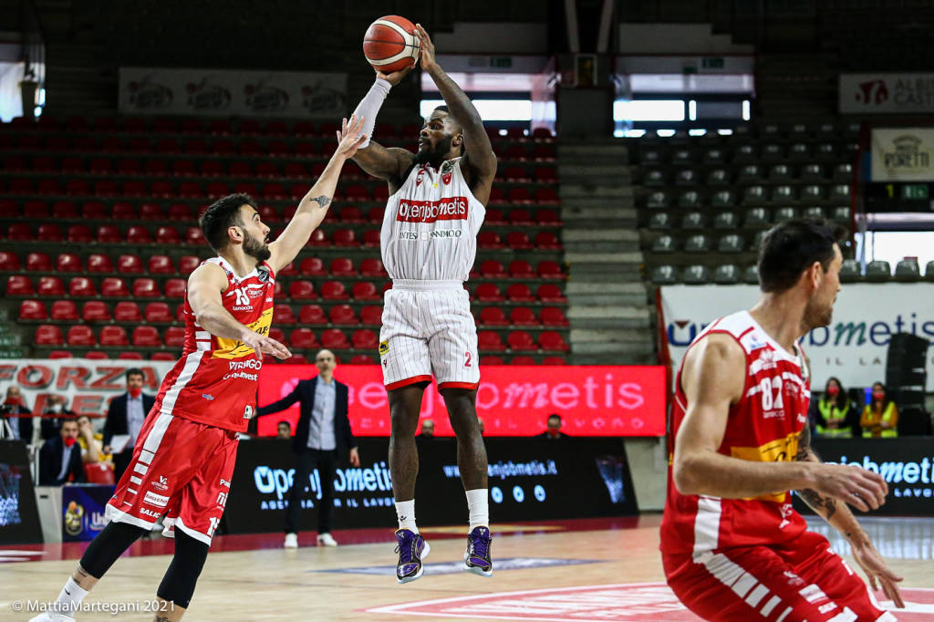 Openjobmetis Varese - Carpegna Prosciutto Pesaro 81-68
