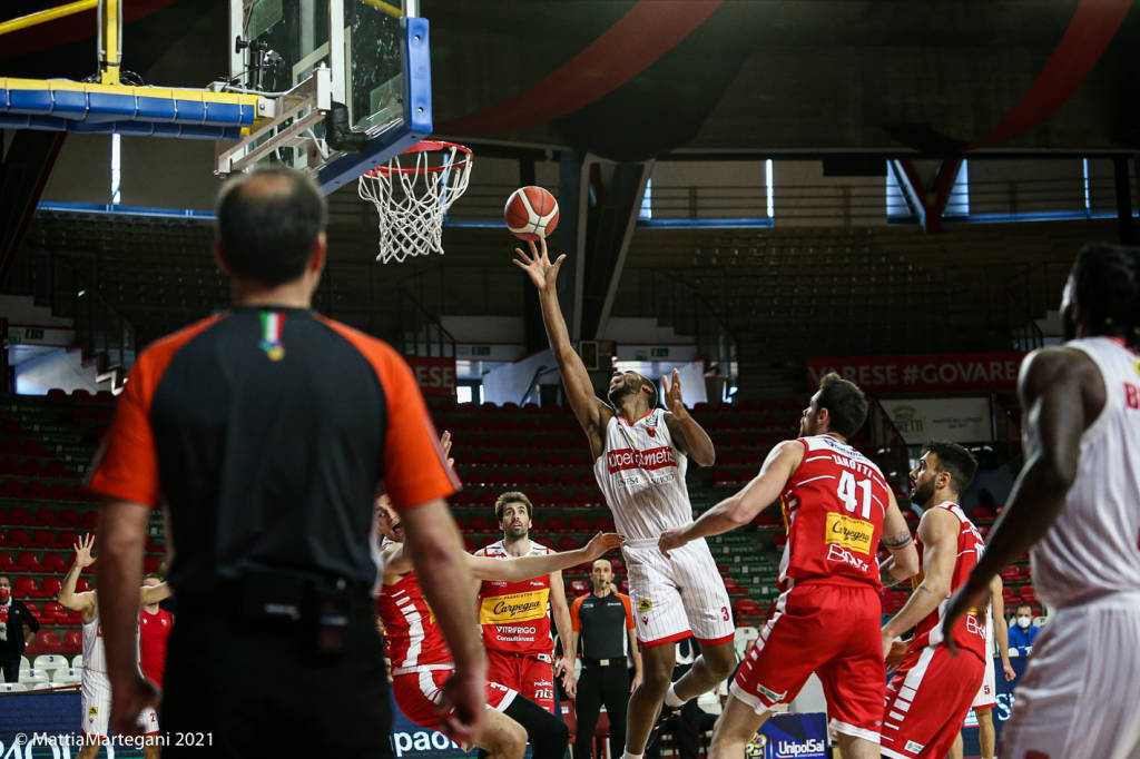 Openjobmetis Varese - Carpegna Prosciutto Pesaro 81-68