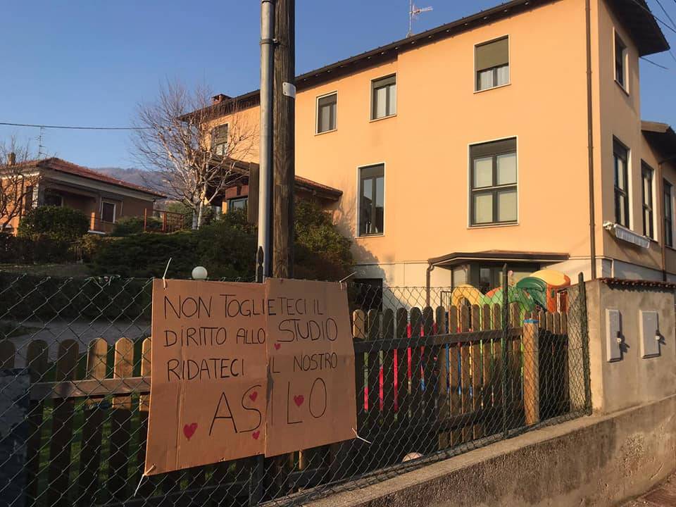 GiùLeManiDallaScuola
