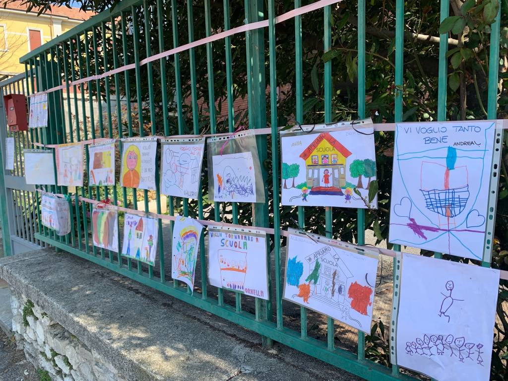 Scuola protesta Crenna Gallarate 
