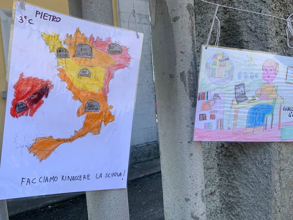 Scuola protesta Crenna Gallarate 