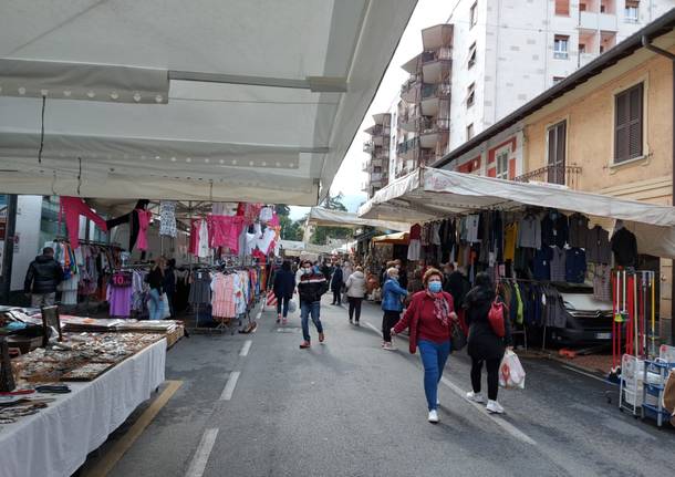 Luino, il mercato del mercoledì che resiste