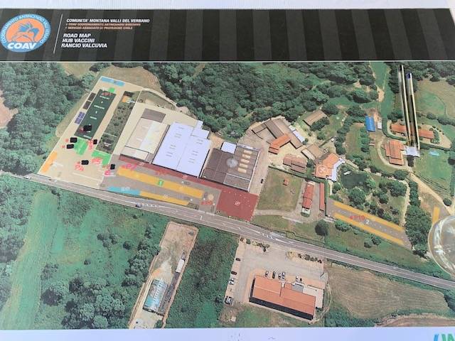 I volontari al lavoro all\'hub di Rancio Valcuvia