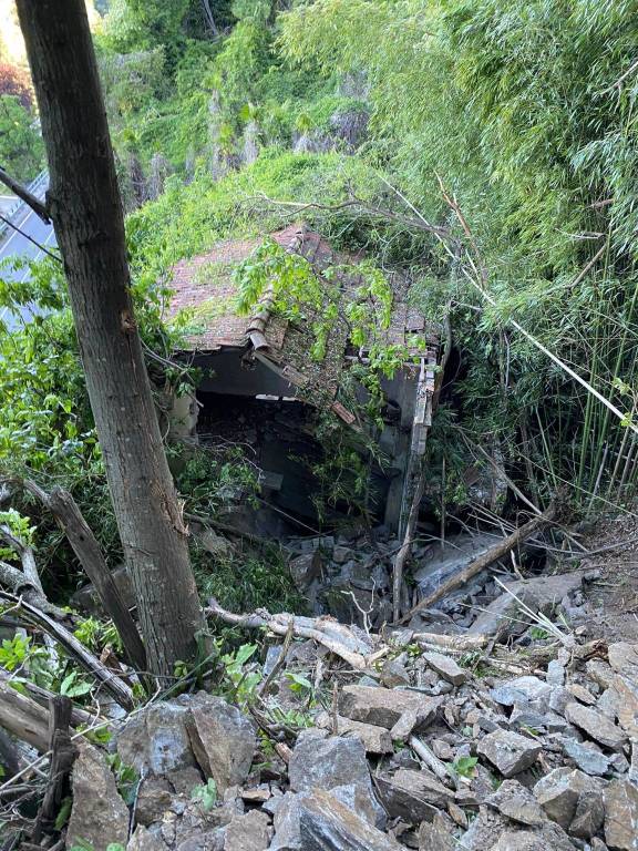 Frana tra Luino e Maccagno, statale del lago chiusa fino a giovedì pomeriggio