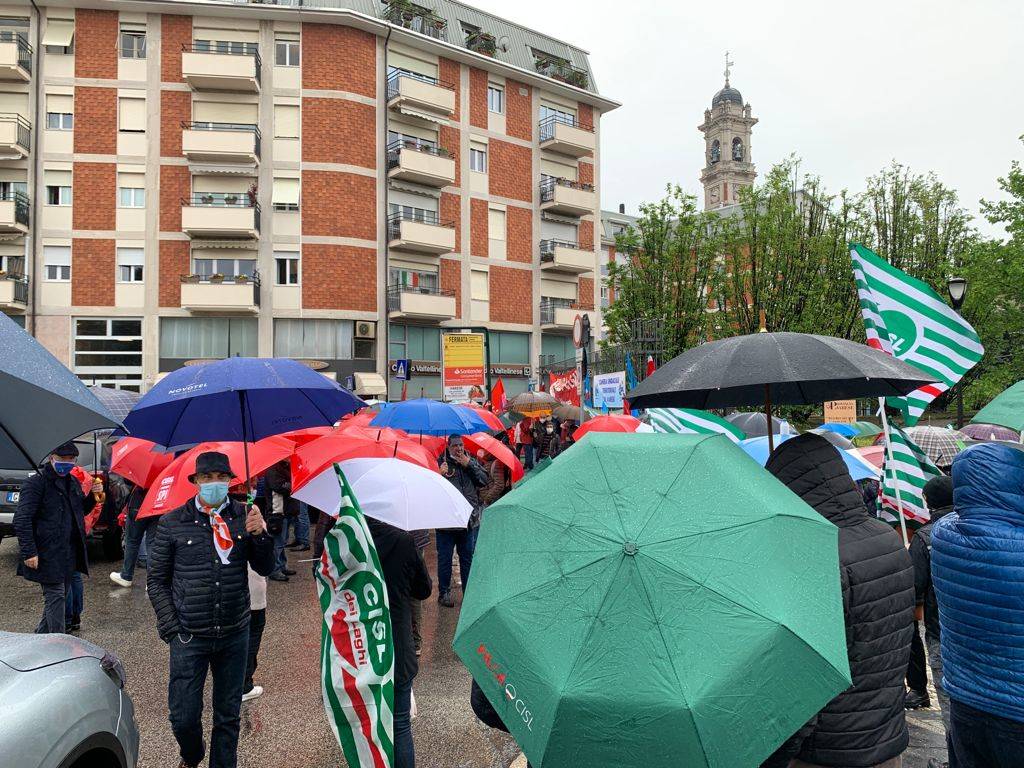 Sindacati in presidio a Varese per la sicurezza sul lavoro 