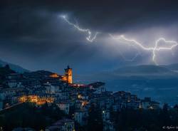 Temporale e lampi sul Sacro Monte - Foto Roberto Vanola