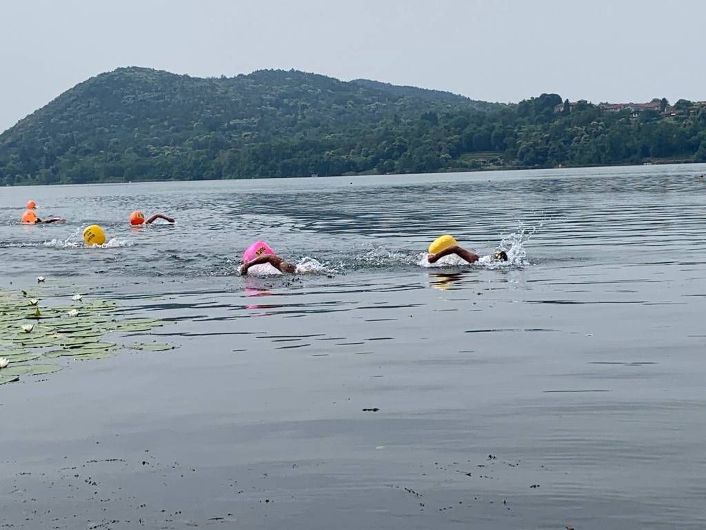 Traversata del lago di Monate