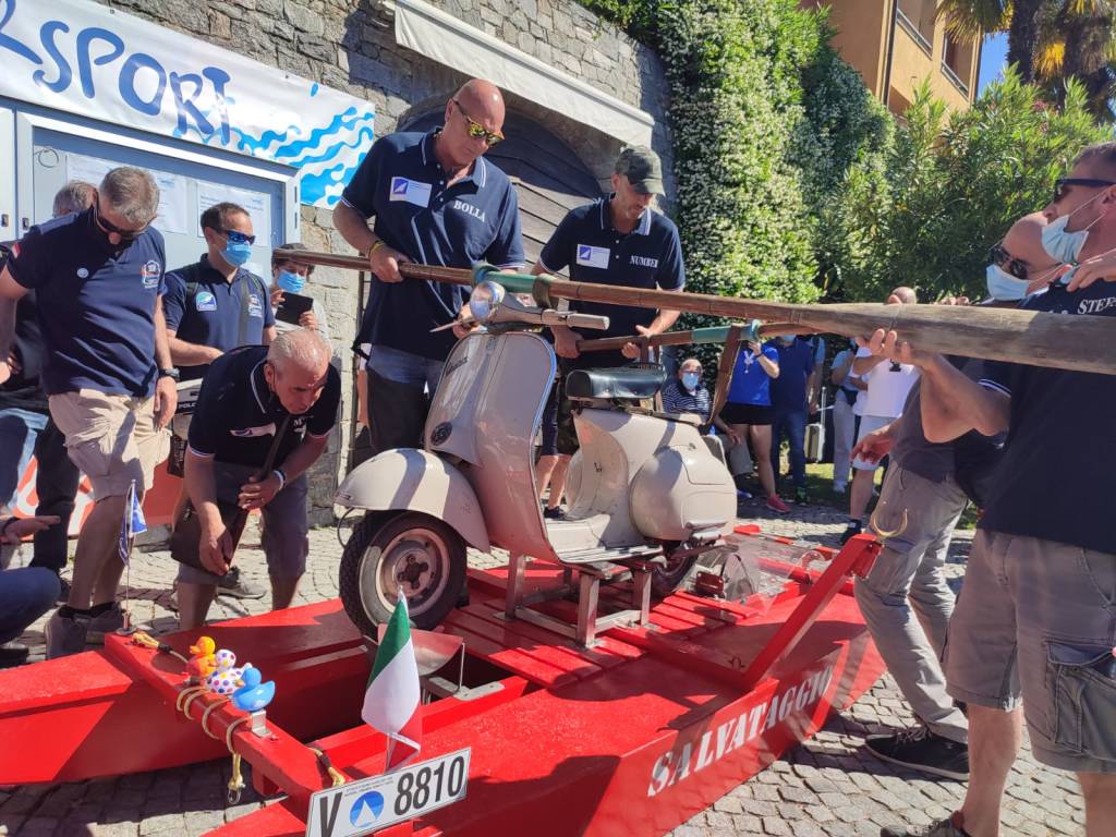 traversata lago maggiore vespa alessandro pozzi 