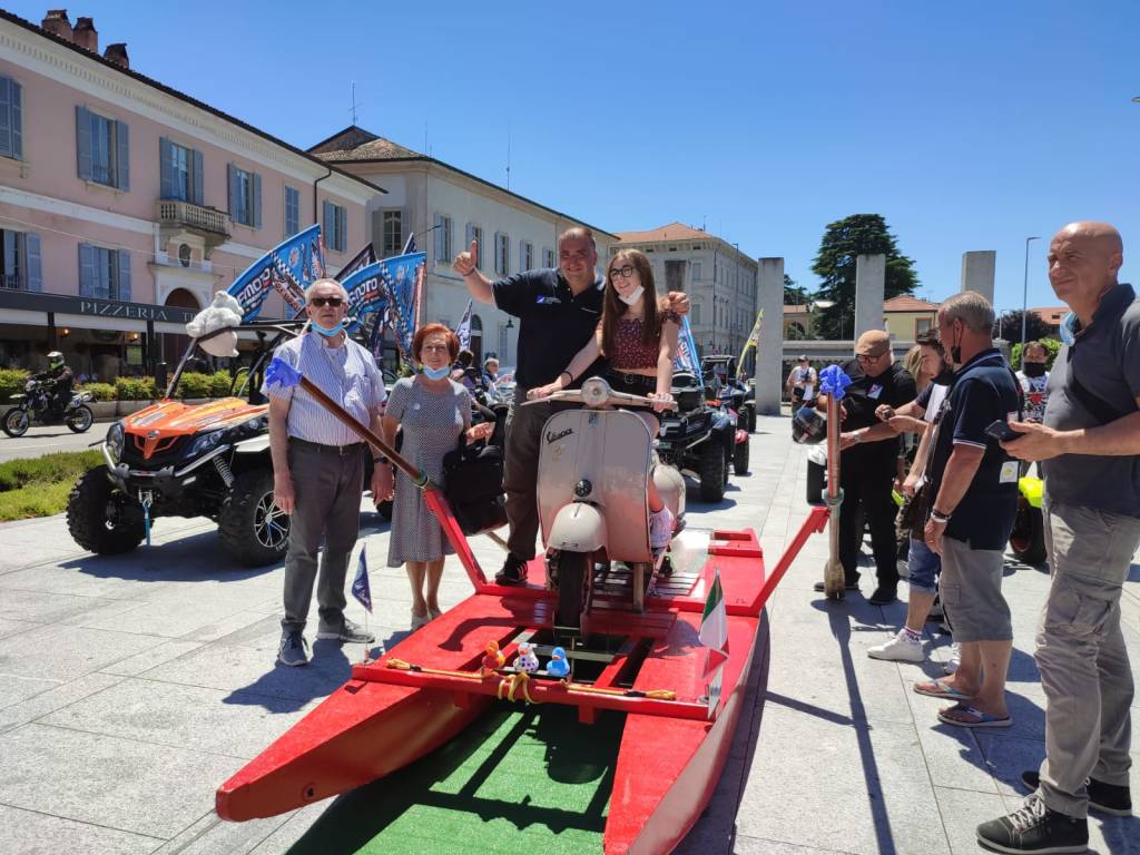traversata lago maggiore vespa alessandro pozzi 