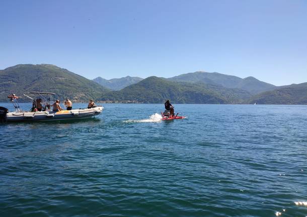 La traversata del lago Maggiore in Vespa di Alessandro Pozzi