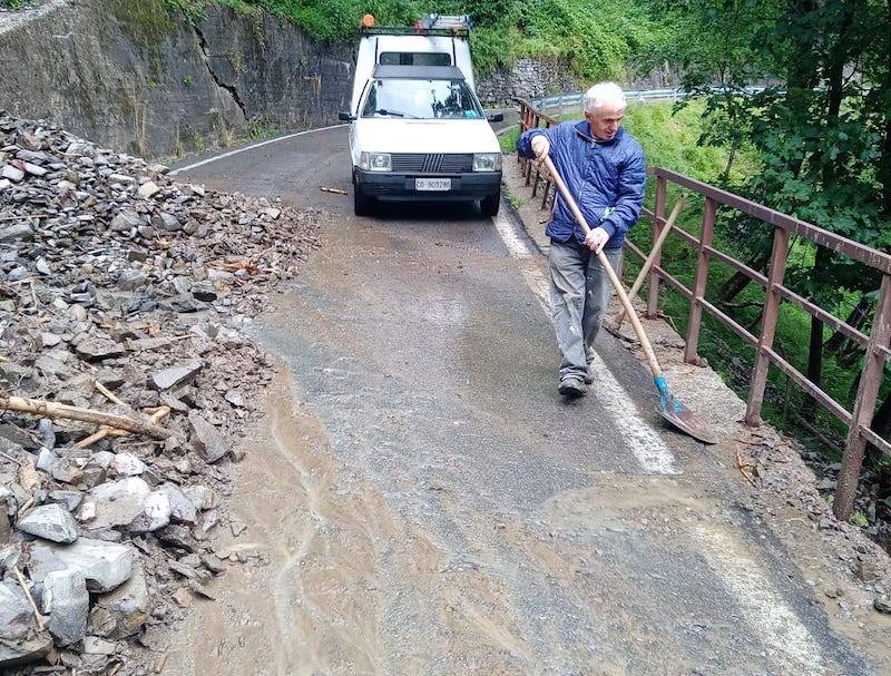 Chiusa per due ore la provinciale della Veddasca