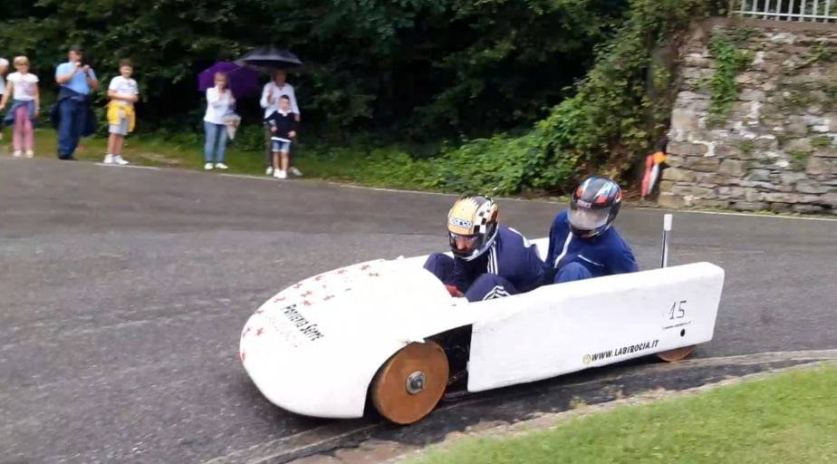 Le "biroce" sfrecciano a Laveno Mombello