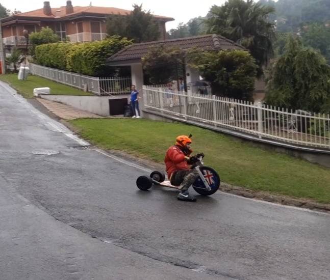 Le "biroce" sfrecciano a Laveno Mombello