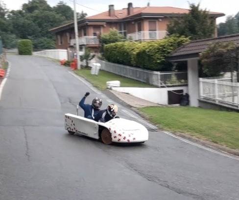 Le "biroce" sfrecciano a Laveno Mombello