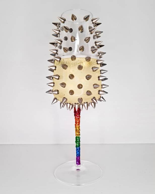 Sharp Life, le borchie dell'aronese Maria Orfano per vedere la quotidianità da un punto di vista differente