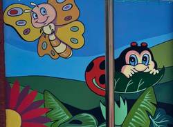 Uboldo, i muri del giardino dell'asilo Colombo Morandi si tingono di colore con l'artista Fabrizio Vendramin