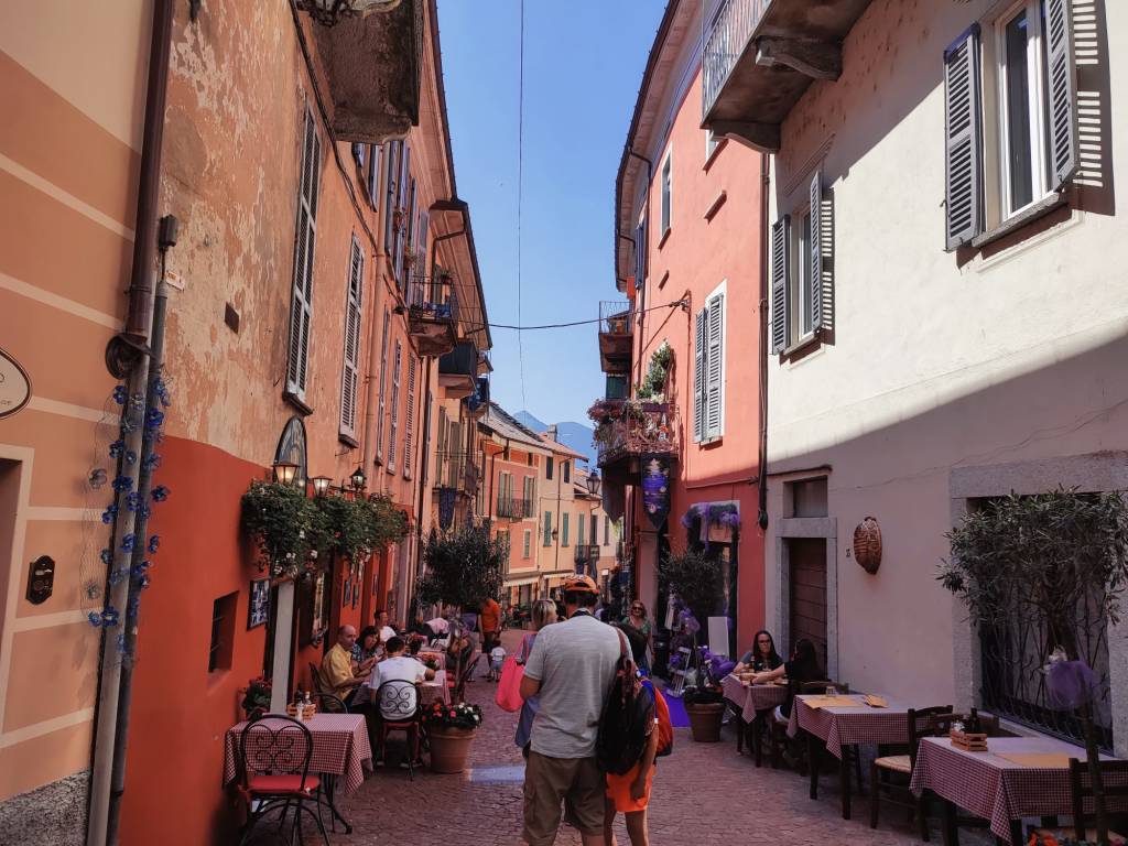 Via Cavallotti a Luino amica delle api